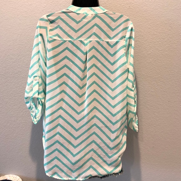 SOLD! Long Sleeve White/Aqua Chevron Top - Picture 2 of 4